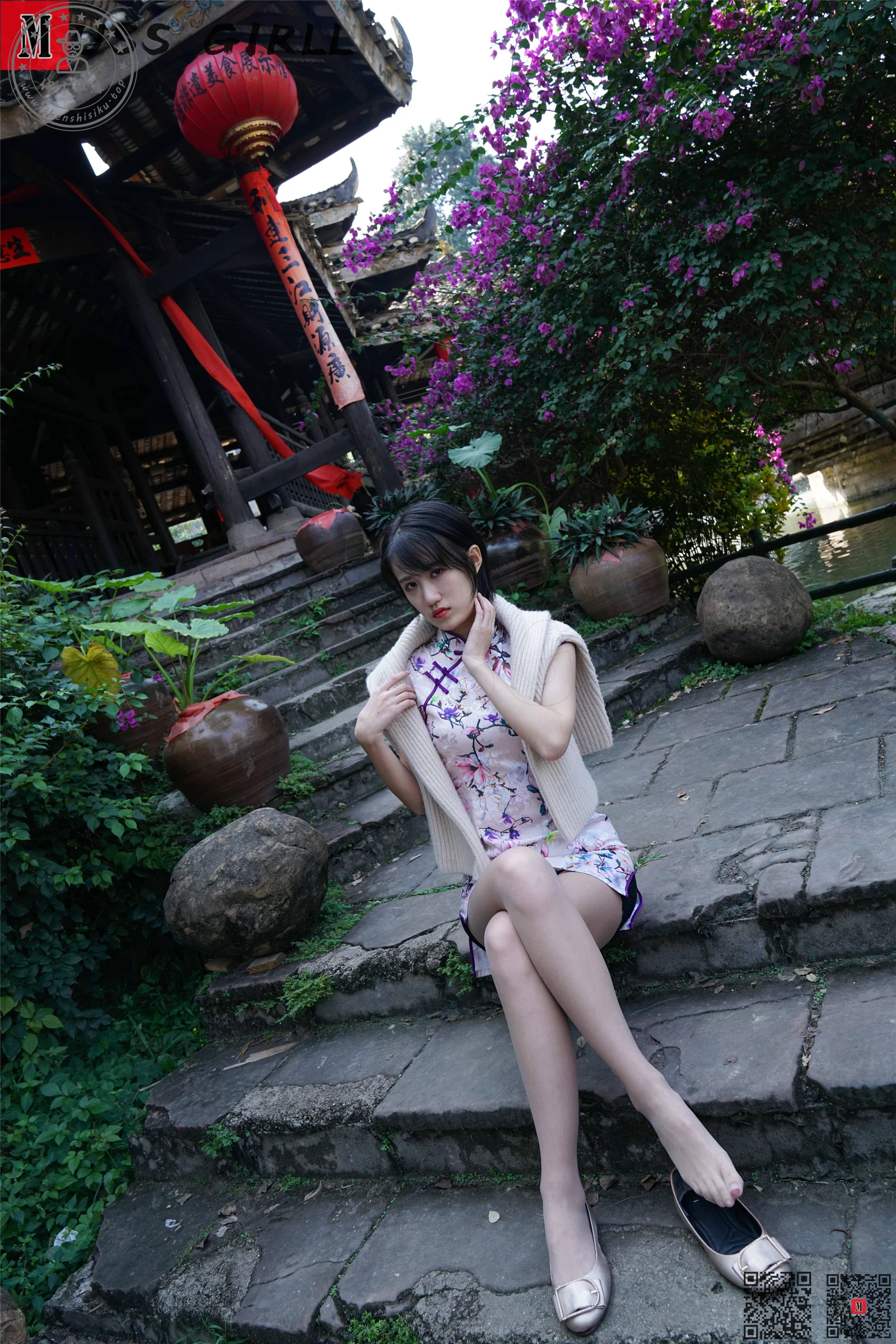 [MussGirl慕丝女郎] NO.157 公园凉亭碎花旗袍 [80P+110M]